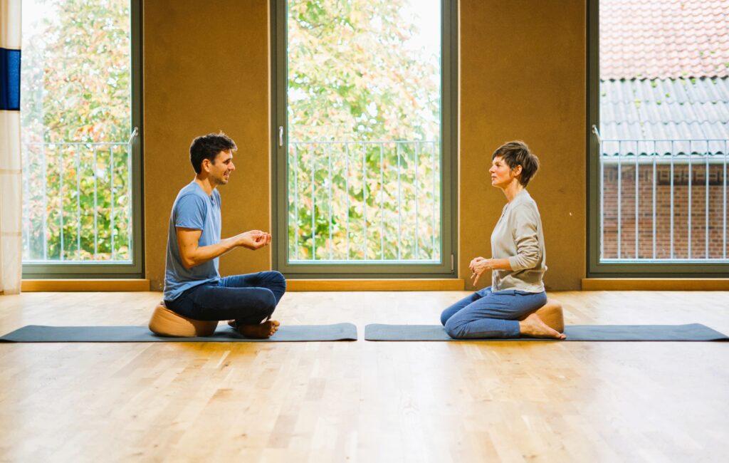 Jonte Witte Visions Coaching auf dem Boden im Klientenkontakt